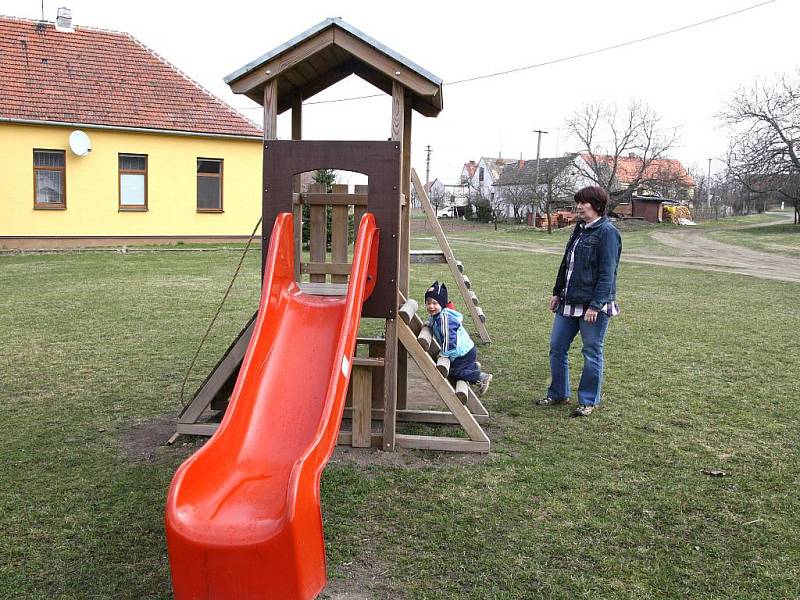 Dětské hřiště v Medlicích.