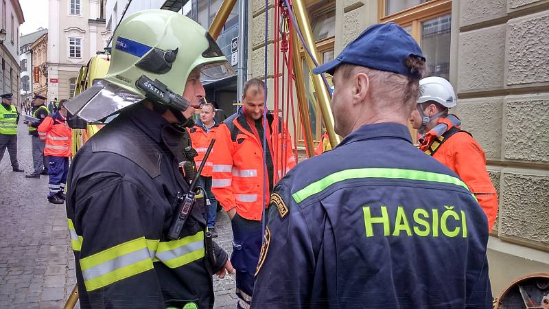 V centru Znojma cvičily jednotky integrovaného záchranného systému záchranu člověka v podzemí.