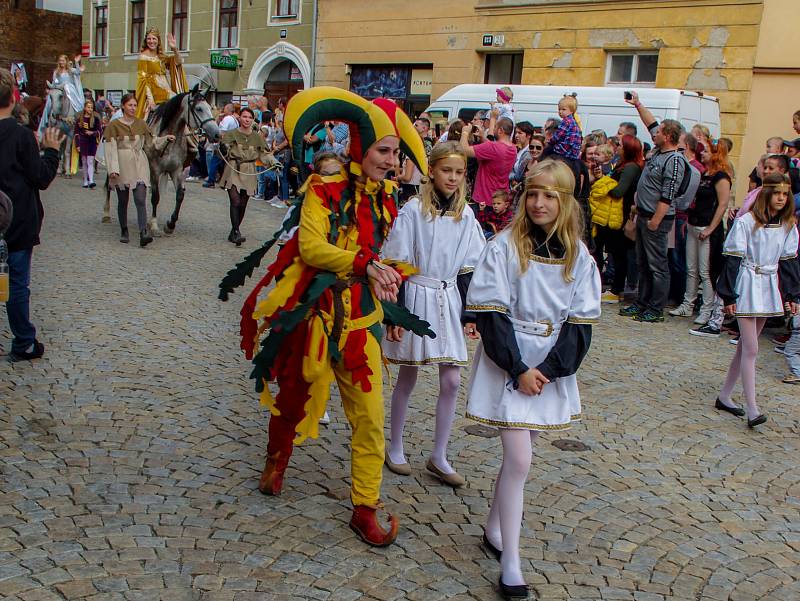 Druhým dnem vyvrcholilo v sobotu Znojemské historické vínobraní. Diváky přitahovala mimo jiné tradiční historický průvod.