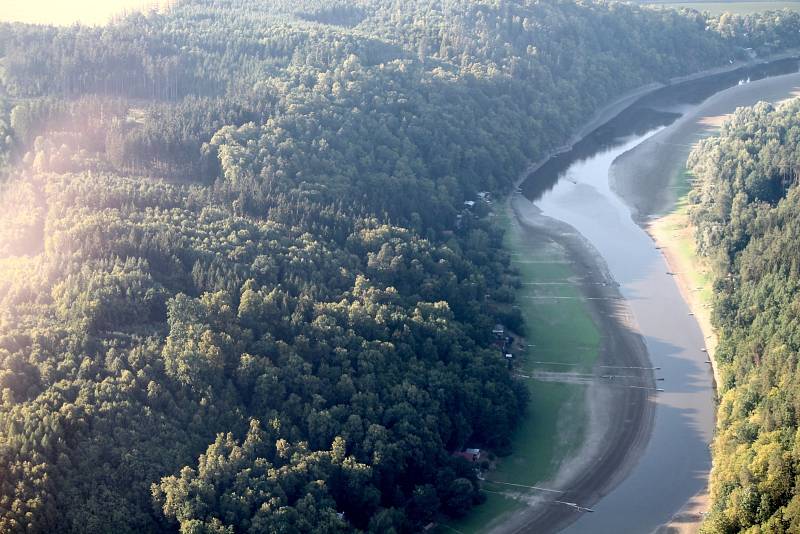 Sucho na Bítovsku podle některých chatařů ukončilo sezonu pro turisty i rybáře už v polovině prázdnin.