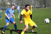 Fotbalisté dobšického sokola (žlutí) remizovali v prvním kole jara 1. A třídy skupiny A s celkem Rajhradu 0:0.