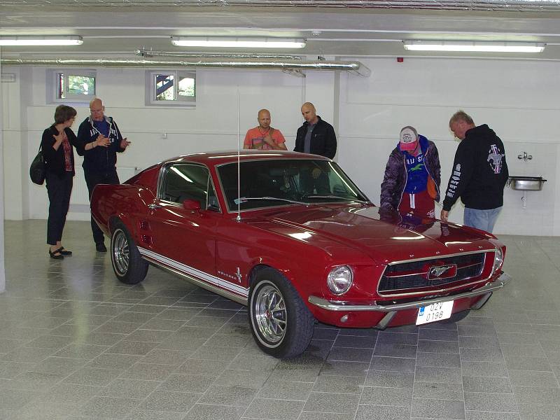 Za milion a deset tisíc korun prodal finanční úřad v dražbě Ford Mustang z roku 1967.