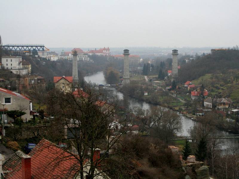 Ze znojemského železničního mostu zbyly jen šrouby