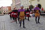 Stánky s burčákem, mázhauzy s vínem a občerstvením jsou otevřené a čtyřiatřicáté Znojemské vinobraní začíná. Program nabídne na třinácti scénách.