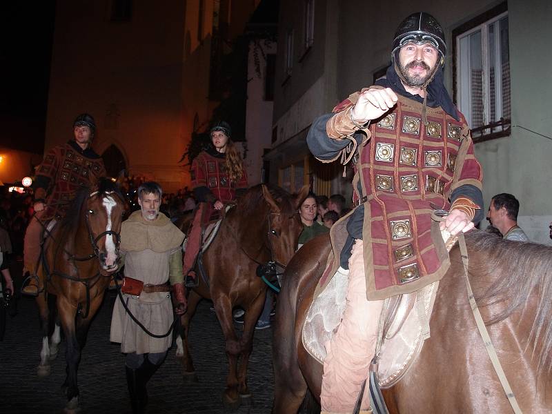 K vrcholům pátečního programu Znojemského historického vinobraní patřil průvod českého krále Jana Lucemburského a jeho choti královny Elišky Přemyslovny.