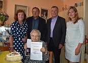 Poslední znojemská žijící partyzánka oslavila 95. narozeniny.
