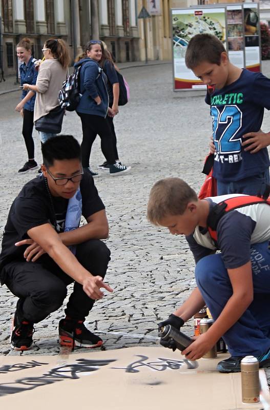 Ukázky různých stylů street dance, ale také street art a graffiti si pro zájemce připravili členové taneční skupiny skupiny Mighty Shake.