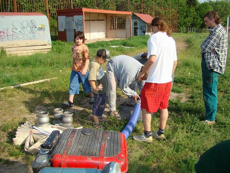 Dobrovolní hasiči z Dobšic u Znojma. 