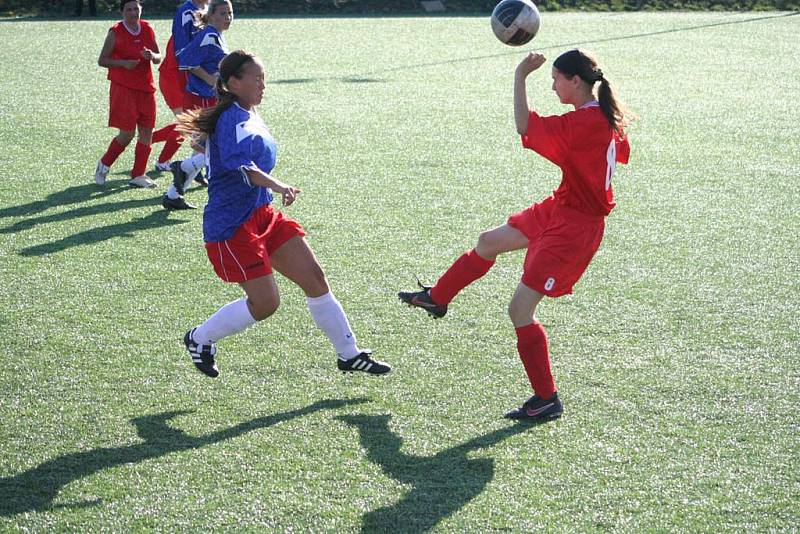 Fotbalistky Jevišovic, které za sebou mají domácí premiéru, podlehly Ivančicím 0:4.