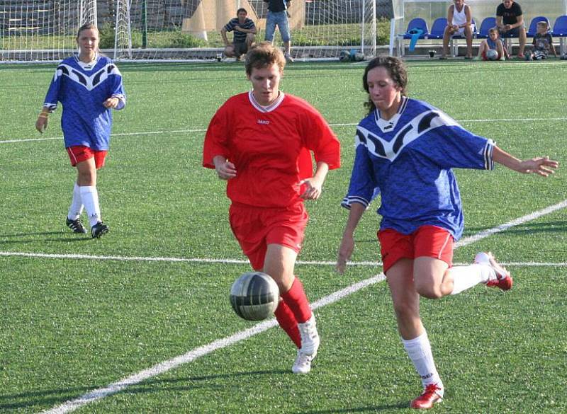 Fotbalistky Jevišovic, které za sebou mají domácí premiéru, podlehly Ivančicím 0:4.