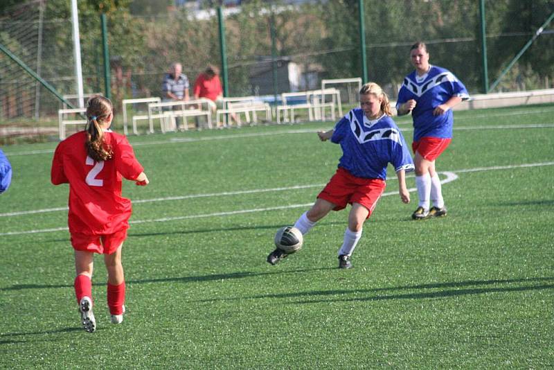 Fotbalistky Jevišovic, které za sebou mají domácí premiéru, podlehly Ivančicím 0:4.