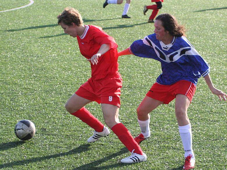 Fotbalistky Jevišovic, které za sebou mají domácí premiéru, podlehly Ivančicím 0:4.