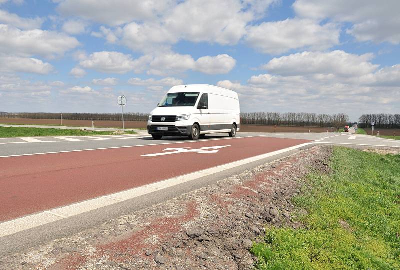 Křižovatka u Mackovic na silnici I/53 z Brna do Znojma se zařadila do mapy nejrizikovějších míst v republice. Loni se tam při čtyřech nehodách zranilo osm lidí, z toho jeden těžce.