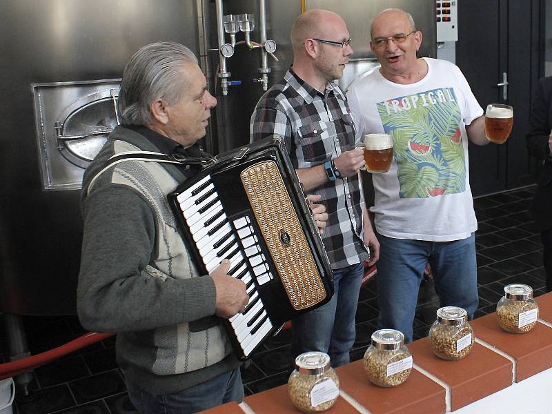 Slavnostní zahájení letošní sezony na Bítovsku a Vranovsku naplánovali letos pořadatelé do Hasičského pivovaru v Bítově.