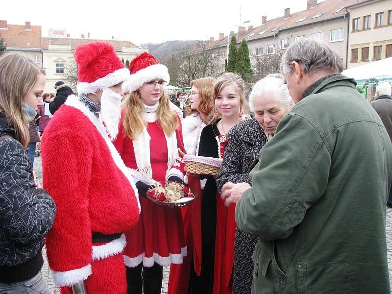Vánoční jarmark a mikulášský program v Moravském Krumlově.