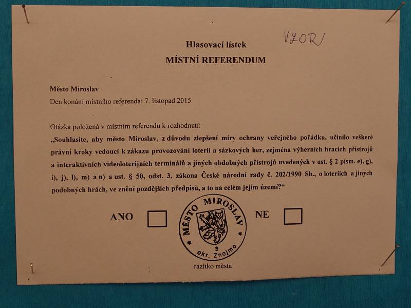 Miroslavští voliči rozhodovali první listopadovou sobotu o zákazu hazardu ve městě. K urnám jich přišly přes tři stovky.