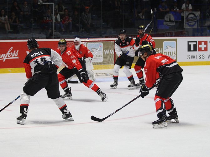 Znojemští Orli v neděli hostili na svém ledě ve své premiéře v hokejové Lize mistrů silný tým z Fribourgu-Gottéronu.