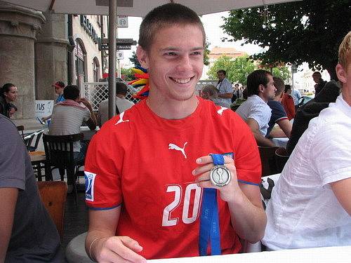 Tomáš Cihlář se stříbrnou medailí z mistrovství světa do 20 let z roku 2007.