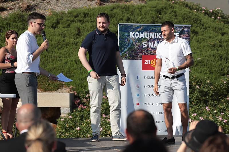 Okresní sdružení ČUS Znojmo vyhlásilo výsledky ankety o nejlepší sportovce regionu za rok 2020. Nejlepším borcem byl vyhlášen boxer Vasil Ducár.