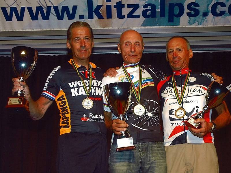 Pětašedesátiletý znojemský cyklista Lubomír Novák vyhrál časovku v kategorii 65 - 69 let.