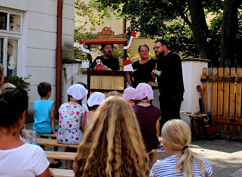 Hlavní program znojemského Šramlfestu zaplnil prostor Na Káře pod kostelem svatého Mikuláše.