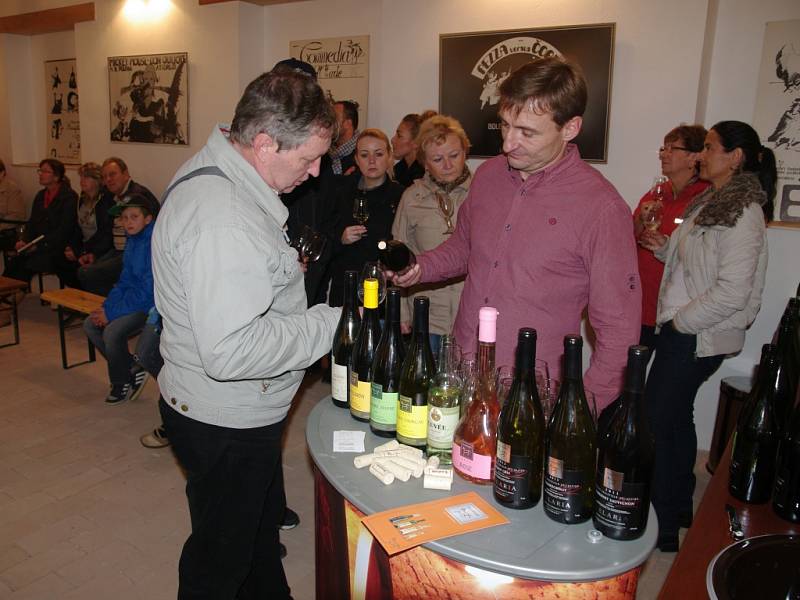 Otevření opravené vinařské stodly a premiérový Den Charlese Sealsfielda oslavili v sobotu Popicích návštěvníci spisovatelova rodného domu.