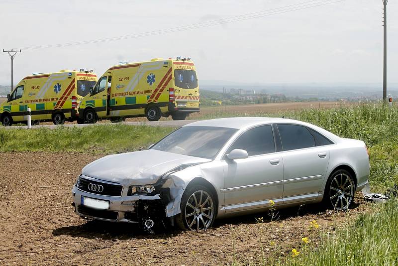Nehoda dvou aut u Znojma na silnici 408 se neobešla bez zranění.