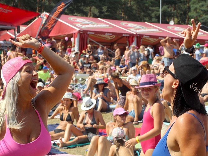 První roční festivalu Přehrady Fest přilákal na pláž vranovské přehrady tisíce lidí.