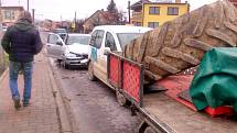 K nehodě tří aut v Kuchařovicích vyjížděli ve středu před polednem dopravní policisté ze Znojma.