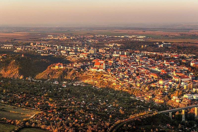 Znojmo v záři podzimního podvečera.