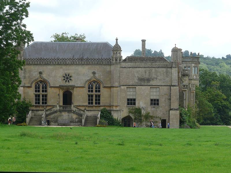 Ve stopách filmařů za příběhem Harry Pottera. Ve filmech si zahrálo panské sídlo a někdejší opatství Laccock Abbey.