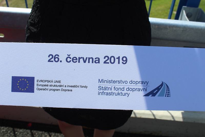 26. června 2019 zpovoznilo Ředitelství sinic a dálnic obchvat Lechovic. Slavnostního přestřižení pásky se zúčastnil generální ředitel ŘSD Pavol Kováčik, zástupci Jihomoravského kraje, starostka Lechovic , vedení Znojma, úředníci, policisté, místní lidé a 