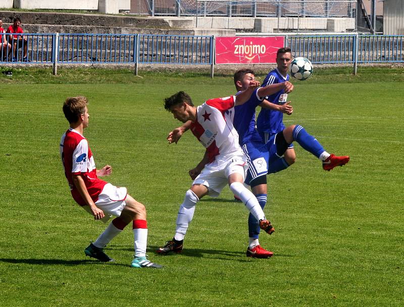 V Moravskoslezské lize staršího dorostu remizovalo 1.SC Znojmo FK - SK Hanácká Slavia Kroměříž 0:0 a sestoupilo do nižší soutěže.