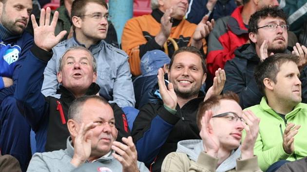  Zástupy fanoušků zamířily v sobotu na znojemský stadion, aby podpořily domácí fotbalisty. Ti jsou jen krůček od toho hrát mezi elitou.