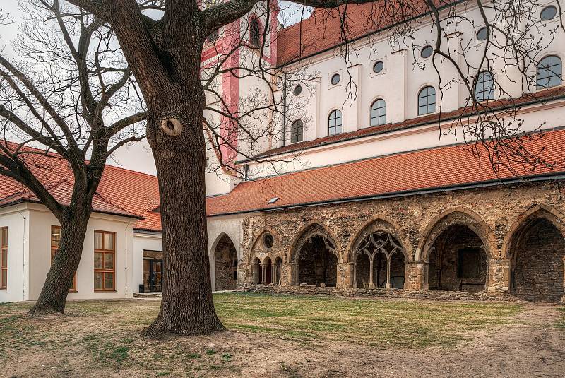 Procházka Centrem Louka, opravenou takzvanou starou školou ve znojemském Louckém klášteře.