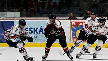 Hokejoví Orli (v černém) podlehli v úvodním přípravném duelu Vítkovicím 3:7. Další zápas čeká Orly ve čtvrtek.