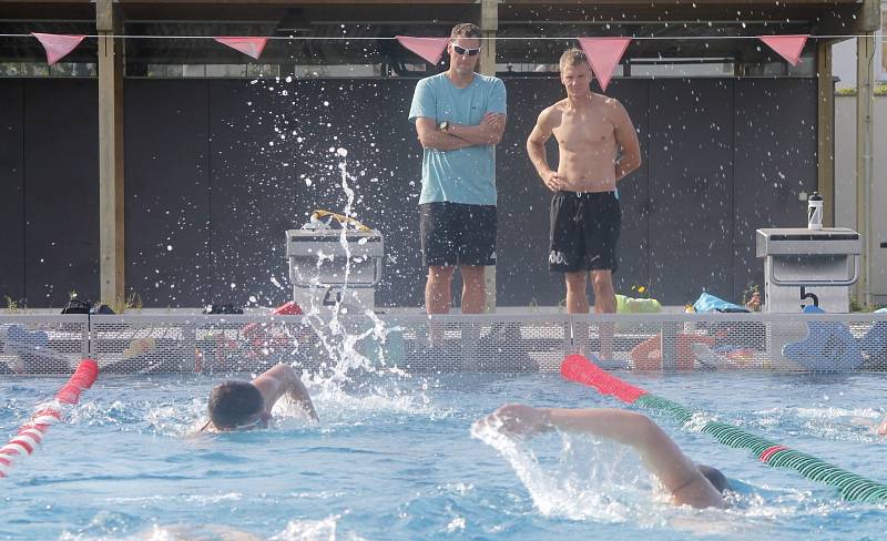 V pořadí devátý ročník plavecného kempu pořádá ve Znojmě bývalý olympionik Květoslav Svoboda.