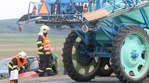 Nedaleko Dobelic se srazilo osobní auto s traktorem.