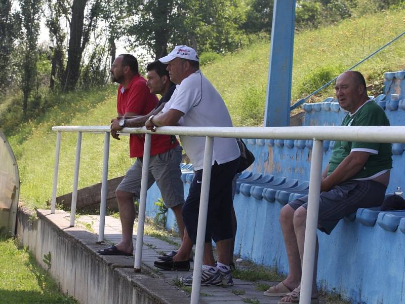 Znojemští fotbalisté zahájili ve čtvrtek na hřišti v Únanově přípravu na svoji historický první sezonu v české nejvyšší fotbalové soutěži.