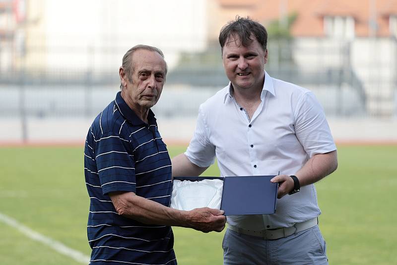 Fotbalisté Přímětic (modří) ovládli finále Okresního poháru FAČR. Předposlední červnovou neděli porazili tým Višňové 4:0.