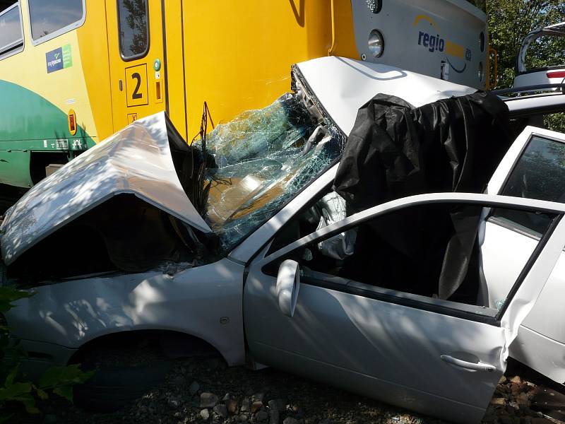 V pátek 18. srpna vjela u železniční stanice Olbramkostel na Znojemsku na železniční přejezd Octavia v době, kdy tudy projížděl motorový vlak. Při srážce zemřeli dva lidé, dítě ve vážném stavu transportovali záchranáři vrtulníkem do Brna.