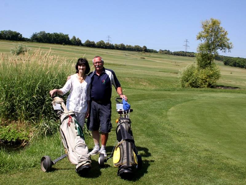 Manželé Jiřina a Stanislav Jelínkovi zdaleka nejsou u konce se svými plány týkající se golfového hřiště v Těšeticích.