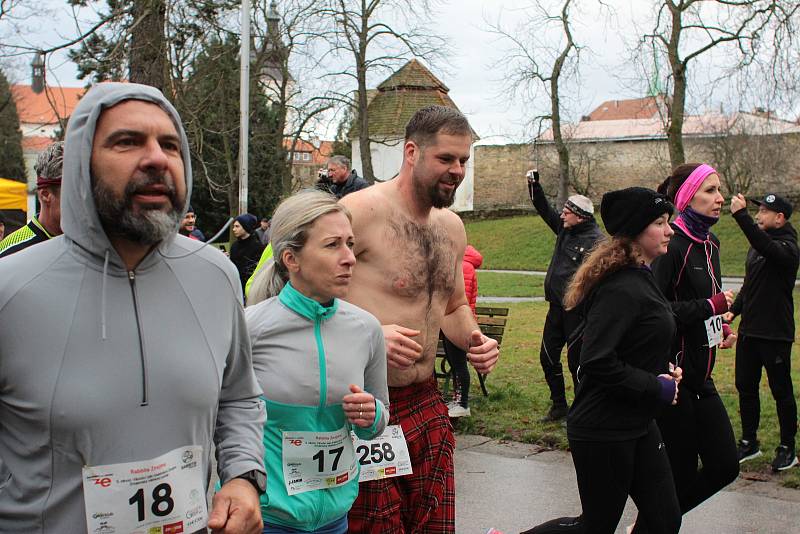 Více než 250 sportovců vyběhlo na den po Štědrém večeru na trať 39. ročníku znojemského Vánočního běhu Elektrokovu.