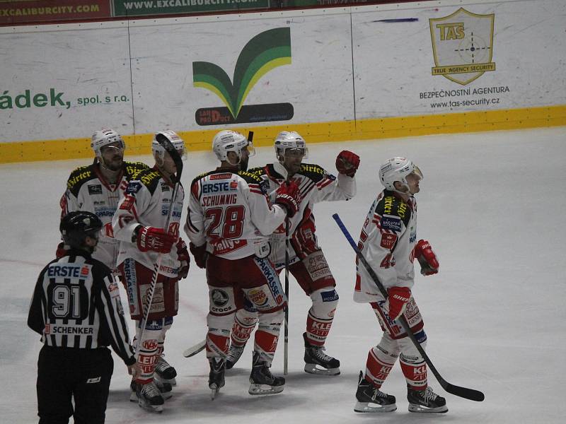 Znojemští hokejisté nezvládli ani druhý domásí zápas a po porážce 3:6 tak prohrávají v sérii s Klagenfurtem 1:2.
