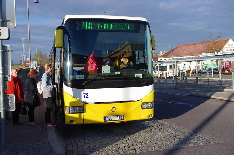 Kvůli stávce měly ve čtvrtek výpadky některé linky městské dopravy ve Znojmě. Regionální linky, včetně spojení do Brna, jezdily prakticky normálně.