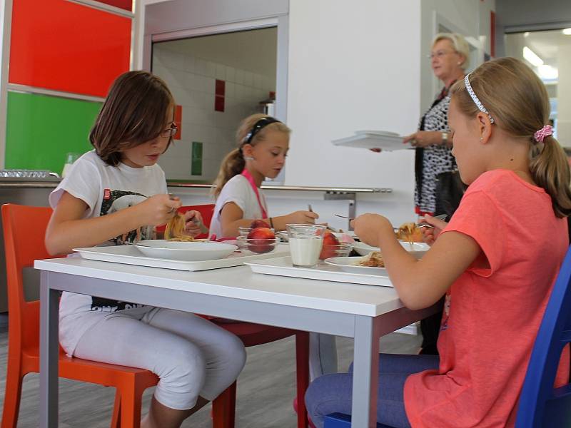 Novou školní jídelnu získali se začátkem školního roku žáci přímětické Základní školy Prokopa Diviše.