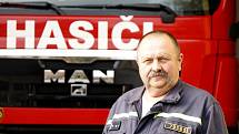 Pětašedesátiletý hasič František Karásek byl do konce prosince nejdéle sloužícím aktivním zásahovým hasičem v České republice. Kvůli služebnímu zákonu musel ke konci roku s prací skončit. Nechtělo se mu.