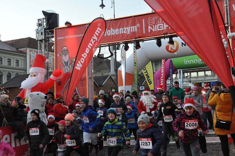 Ve Znojmě se o víkendu běžel první Wobenzym Christmas Night Run.