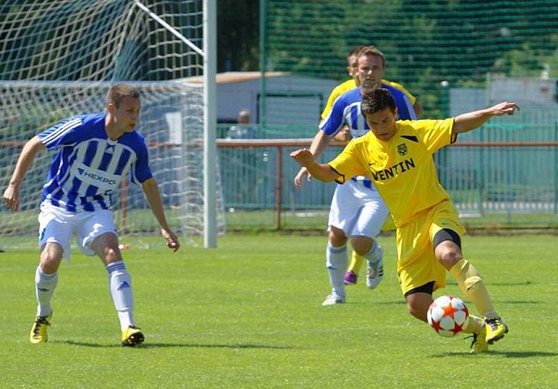 Fotbalisté Znojma si připsali na své konto další výhru v letní přípravě. Tentokrát se jim podařilo vyzrát na třetiligový Uničov. Po brankách Mičky a Vašíčka vyhráli 2:1.