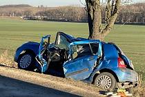Následky tragické nehody na silnici mezi Lechovicemi a Boroticemi.